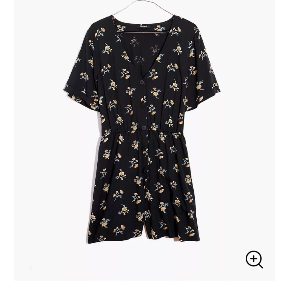 Button-Front Day Romper in Daisies
